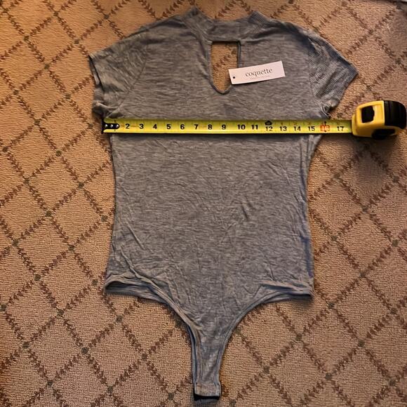 Popular Basics gray ribbed mock neck body suit W double keyhole cutouts NWT L - Picture 4 of 7